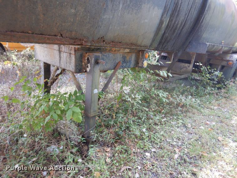 image for item DH5189 1965 Fruehauf TEHF2R tank trailer