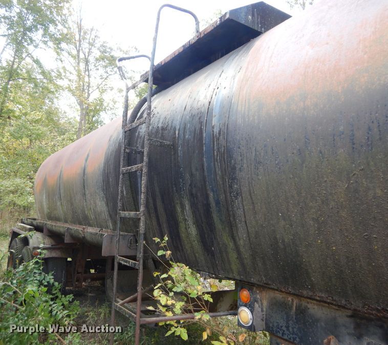 image for item DH5189 1965 Fruehauf TEHF2R tank trailer