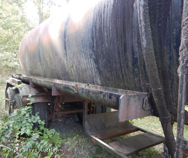 image for item DH5189 1965 Fruehauf TEHF2R tank trailer