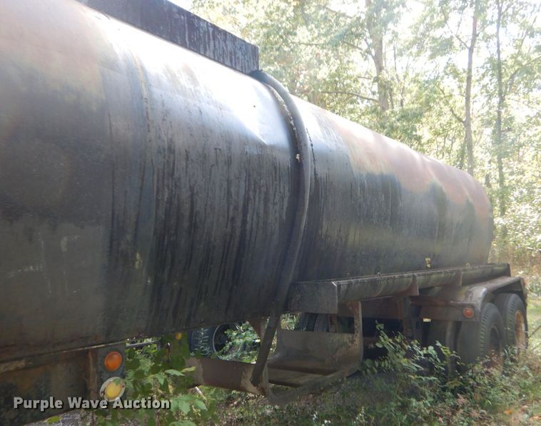 image for item DH5189 1965 Fruehauf TEHF2R tank trailer