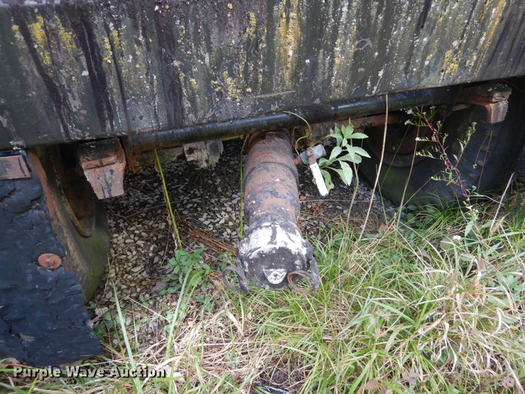 image for item DH5189 1965 Fruehauf TEHF2R tank trailer