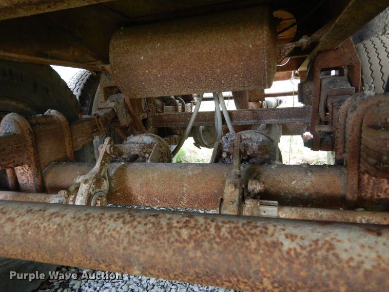 image for item DH5189 1965 Fruehauf TEHF2R tank trailer