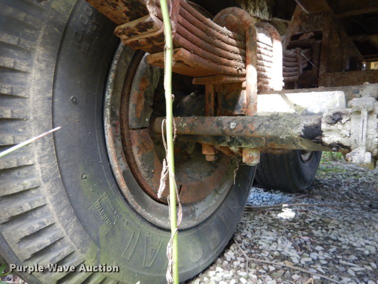 image for item DH5189 1965 Fruehauf TEHF2R tank trailer