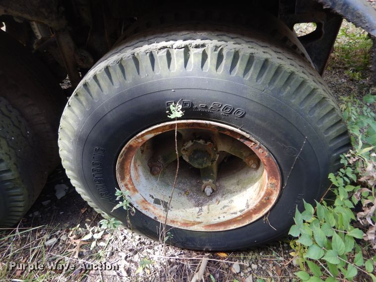 image for item DH5189 1965 Fruehauf TEHF2R tank trailer