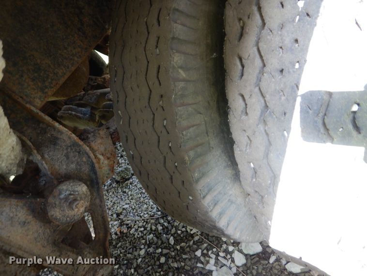 image for item DH5189 1965 Fruehauf TEHF2R tank trailer