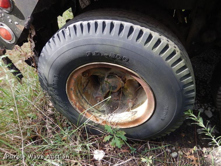 image for item DH5189 1965 Fruehauf TEHF2R tank trailer