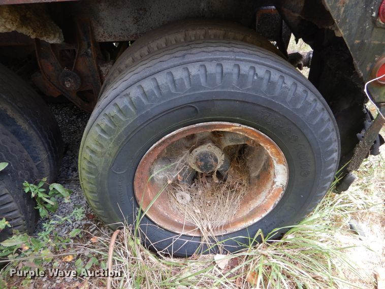 image for item DH5189 1965 Fruehauf TEHF2R tank trailer