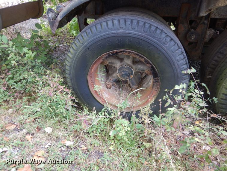 image for item DH5189 1965 Fruehauf TEHF2R tank trailer