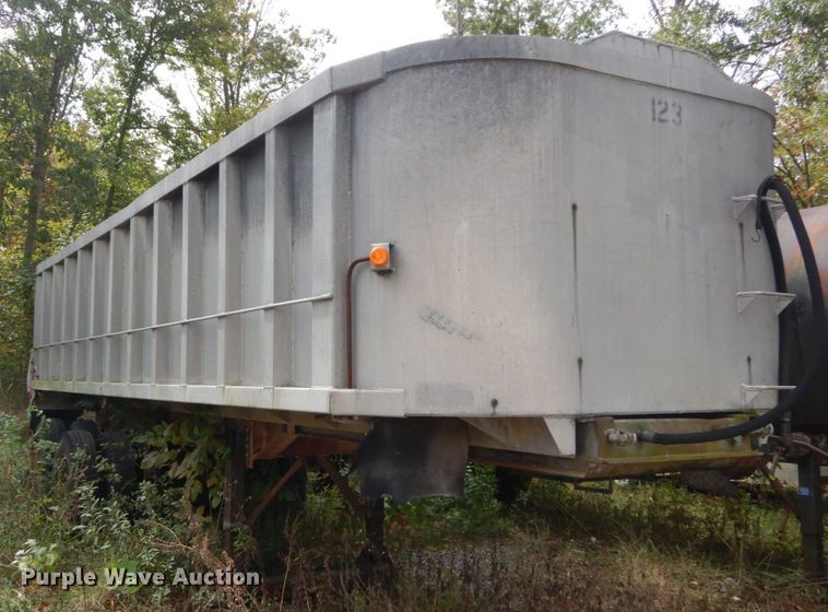 image for item DH5190 1973 Schien end dump trailer