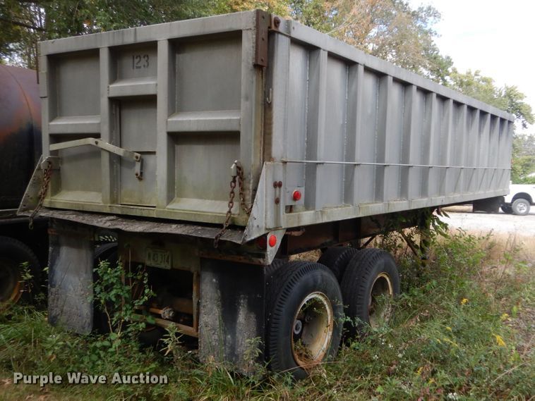 image for item DH5190 1973 Schien end dump trailer
