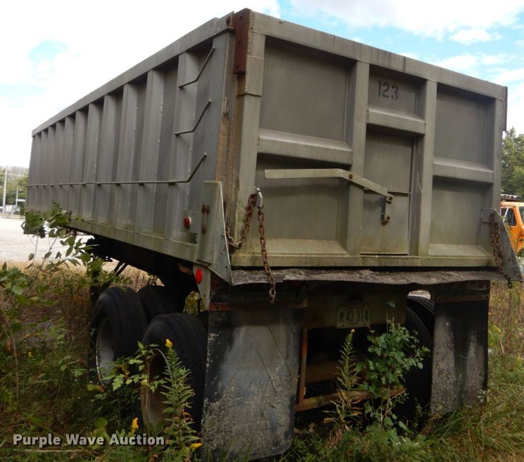 image for item DH5190 1973 Schien end dump trailer