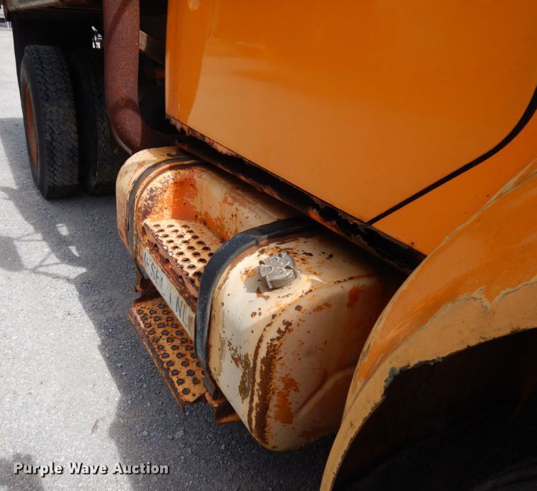 image for item DH5193 1991 International 4900  dump truck