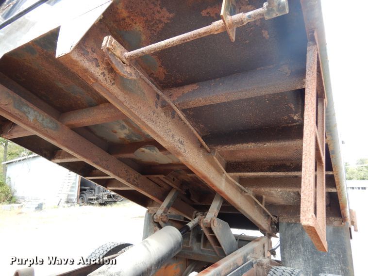 image for item DH5193 1991 International 4900  dump truck