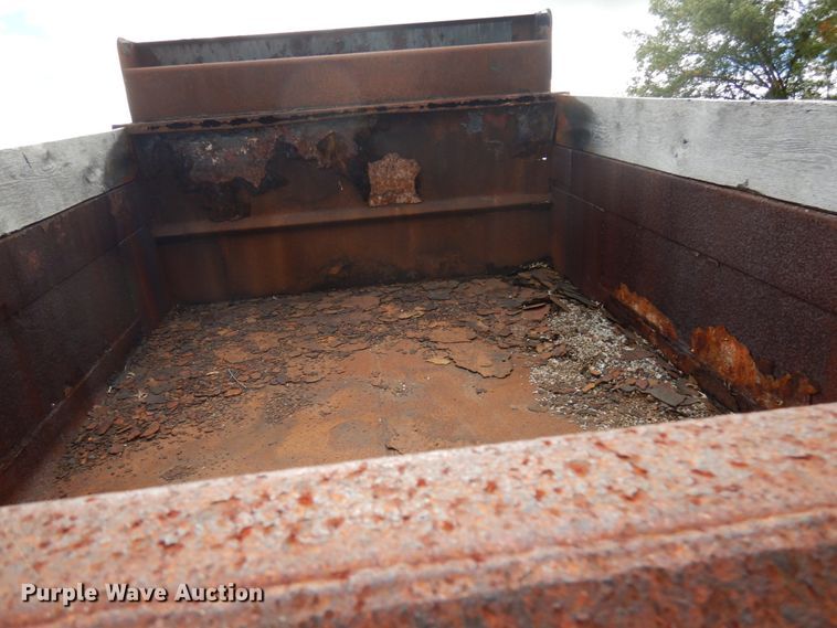 image for item DH5193 1991 International 4900  dump truck