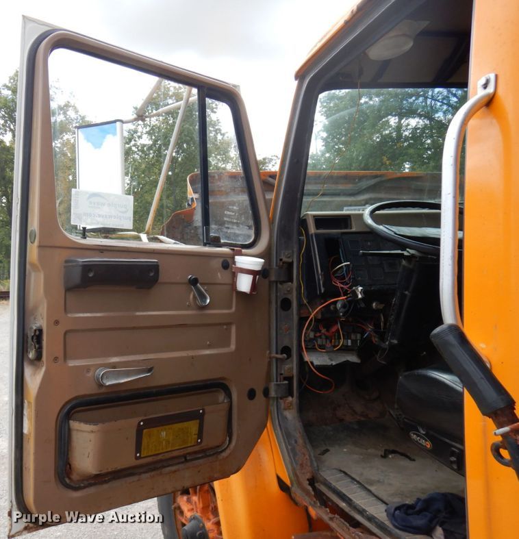 image for item DH5193 1991 International 4900  dump truck