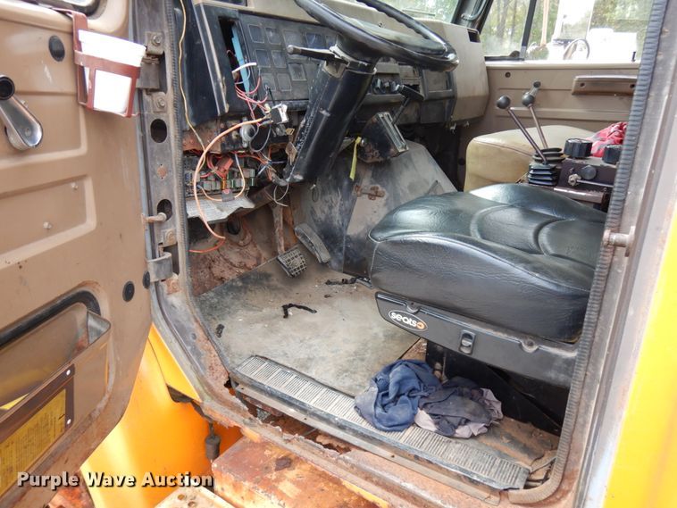 image for item DH5193 1991 International 4900  dump truck