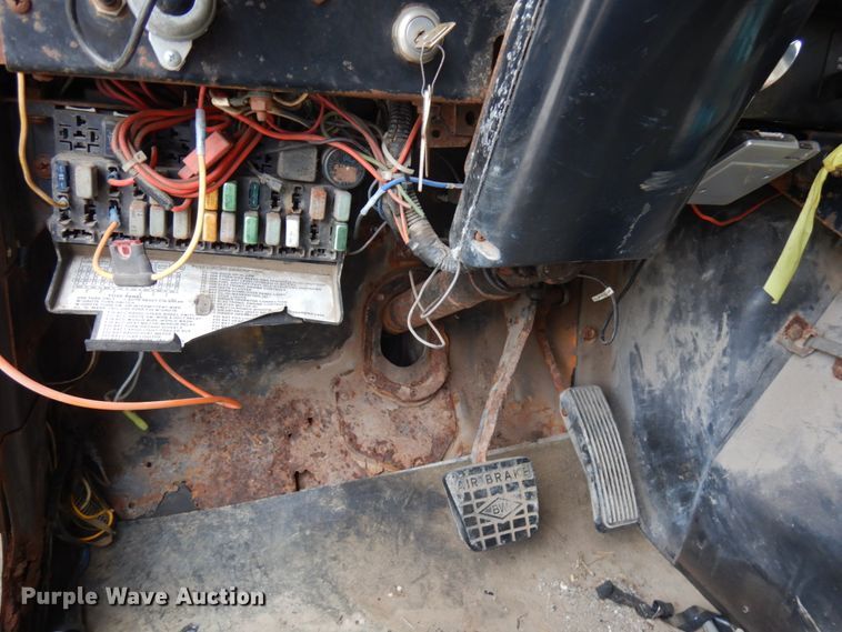 image for item DH5193 1991 International 4900  dump truck