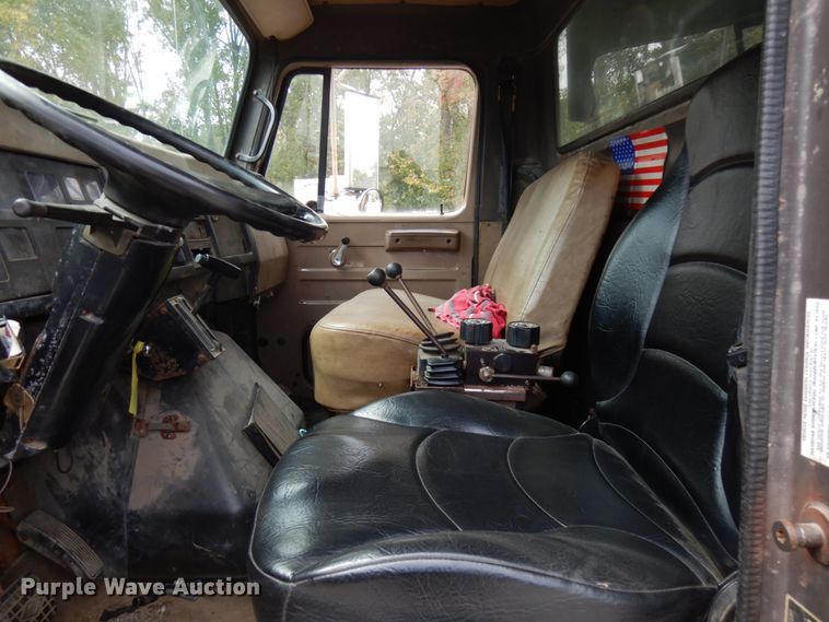 image for item DH5193 1991 International 4900  dump truck