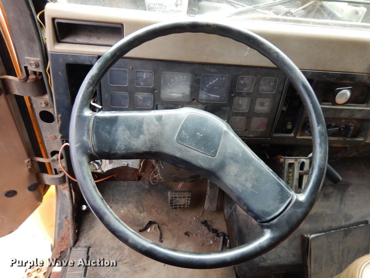 image for item DH5193 1991 International 4900  dump truck