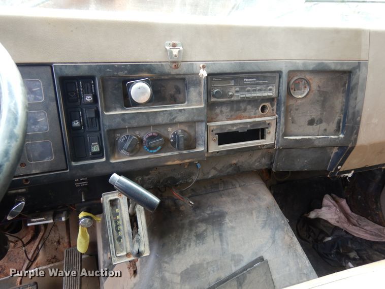 image for item DH5193 1991 International 4900  dump truck