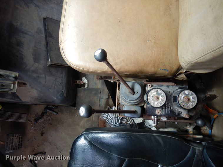 image for item DH5193 1991 International 4900  dump truck