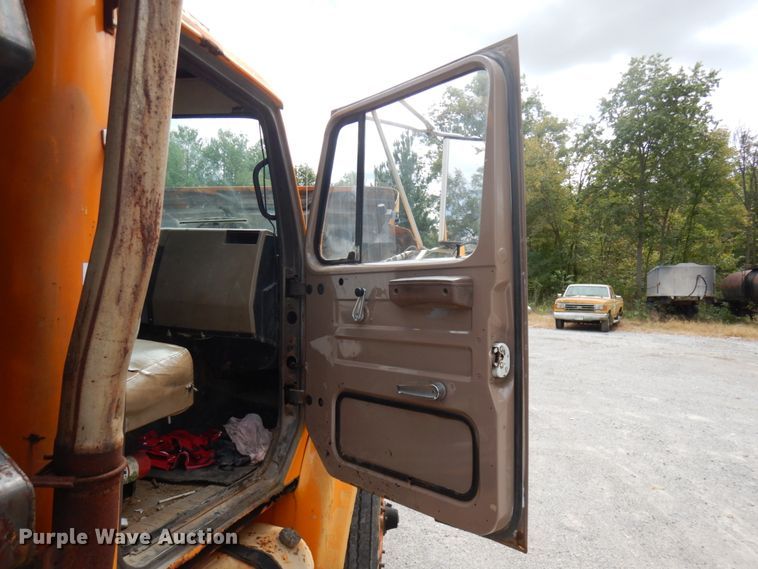 image for item DH5193 1991 International 4900  dump truck