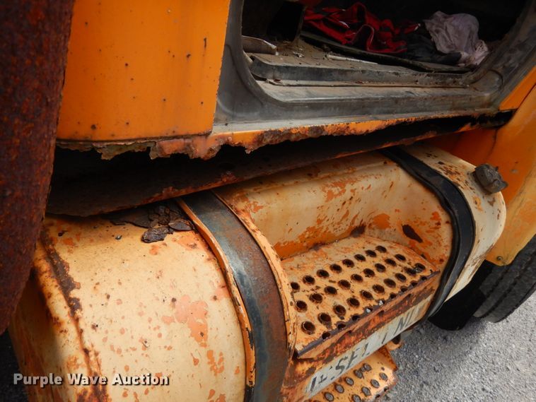 image for item DH5193 1991 International 4900  dump truck