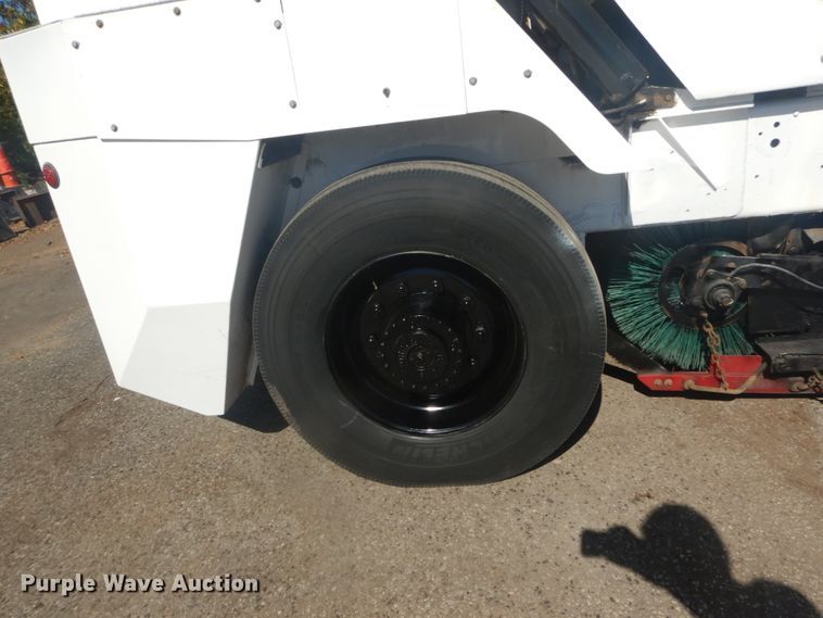 image for item DH5201 2013 Global Environment M3  street sweeper