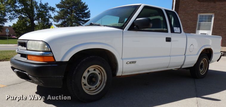 image for item DH6669 2002 Chevrolet S10  Ext. Cab pickup truck