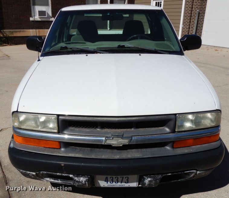 image for item DH6669 2002 Chevrolet S10  Ext. Cab pickup truck