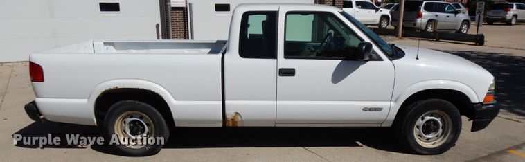 image for item DH6669 2002 Chevrolet S10  Ext. Cab pickup truck