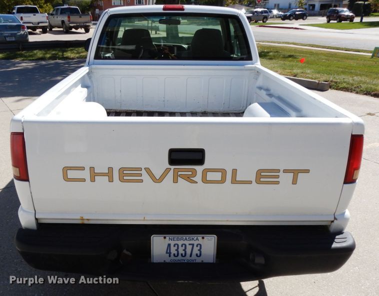 image for item DH6669 2002 Chevrolet S10  Ext. Cab pickup truck