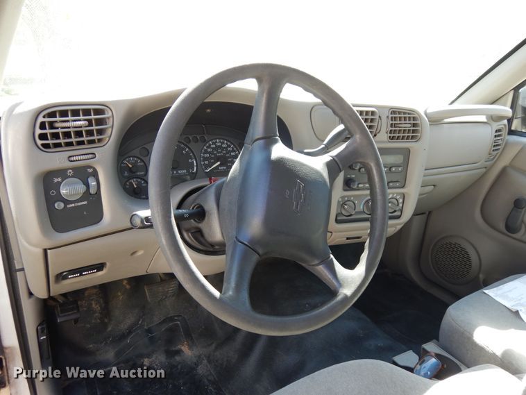 image for item DH6669 2002 Chevrolet S10  Ext. Cab pickup truck