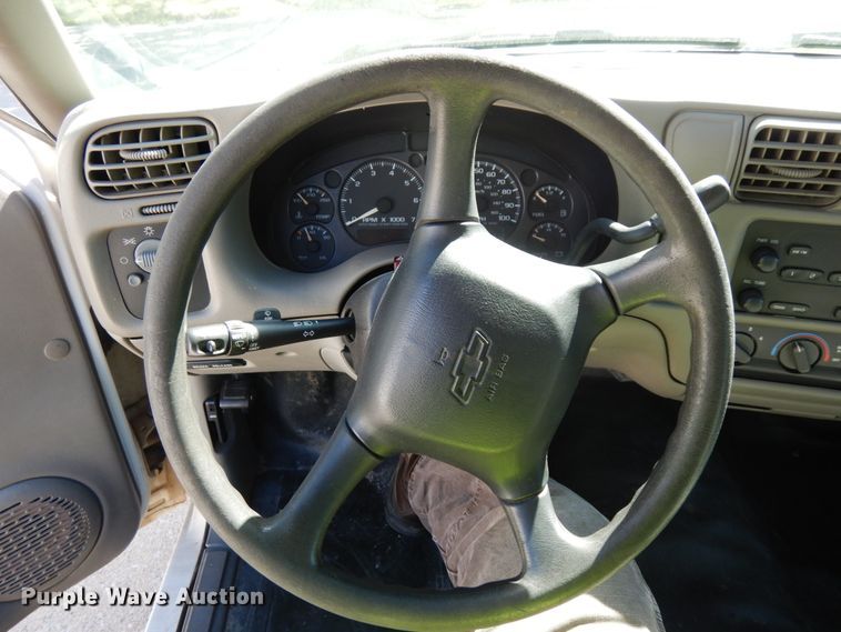 image for item DH6669 2002 Chevrolet S10  Ext. Cab pickup truck