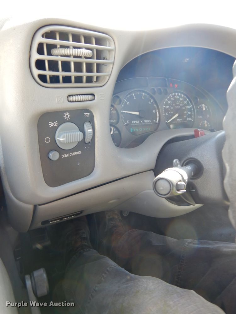 image for item DH6669 2002 Chevrolet S10  Ext. Cab pickup truck