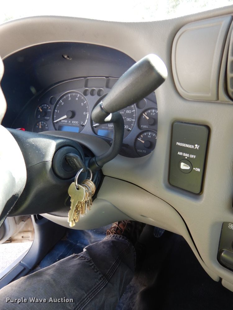 image for item DH6669 2002 Chevrolet S10  Ext. Cab pickup truck