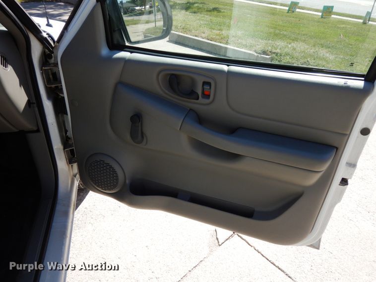 image for item DH6669 2002 Chevrolet S10  Ext. Cab pickup truck