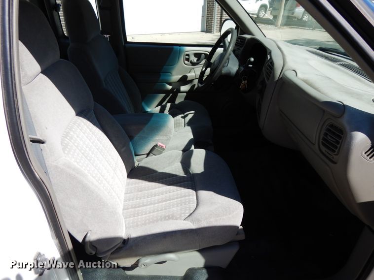 image for item DH6669 2002 Chevrolet S10  Ext. Cab pickup truck