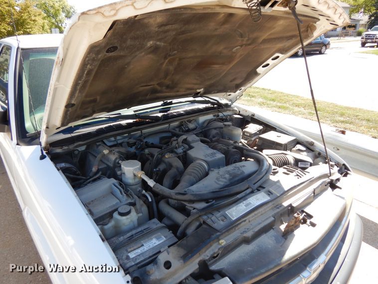 image for item DH6669 2002 Chevrolet S10  Ext. Cab pickup truck