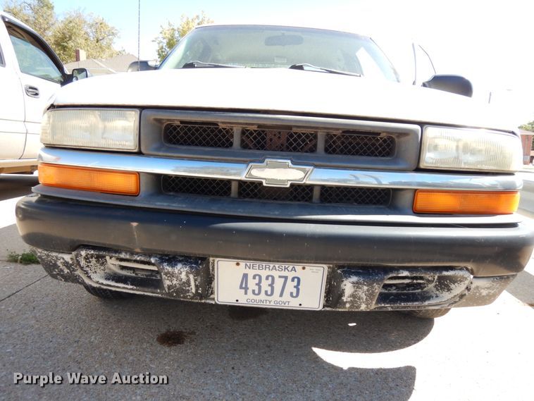 image for item DH6669 2002 Chevrolet S10  Ext. Cab pickup truck