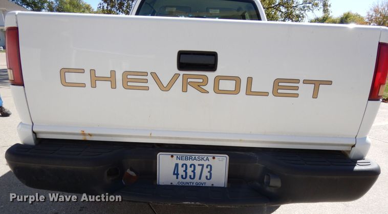 image for item DH6669 2002 Chevrolet S10  Ext. Cab pickup truck