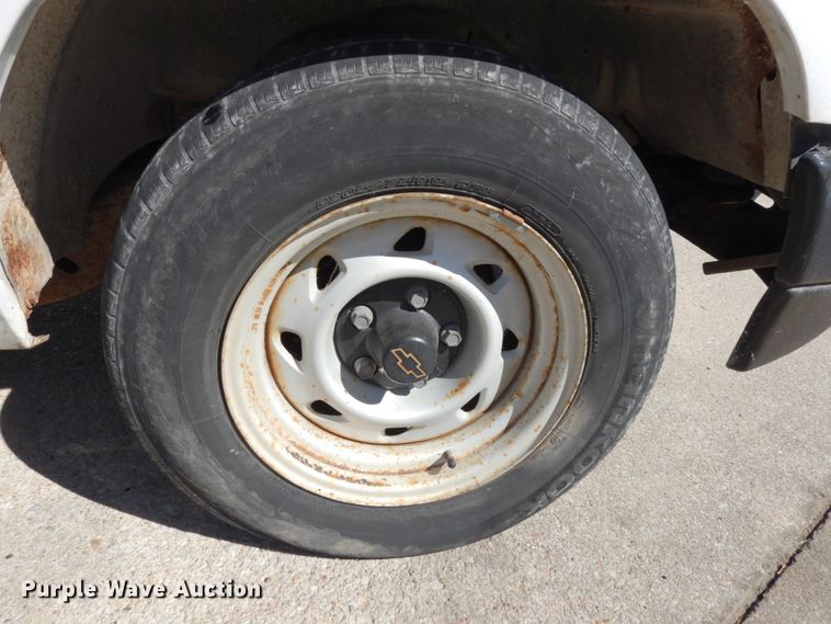 image for item DH6669 2002 Chevrolet S10  Ext. Cab pickup truck