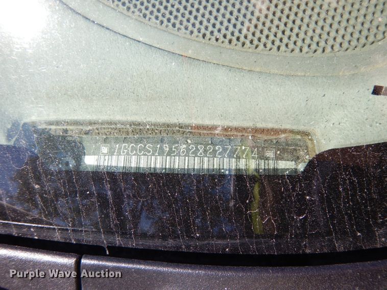 image for item DH6669 2002 Chevrolet S10  Ext. Cab pickup truck