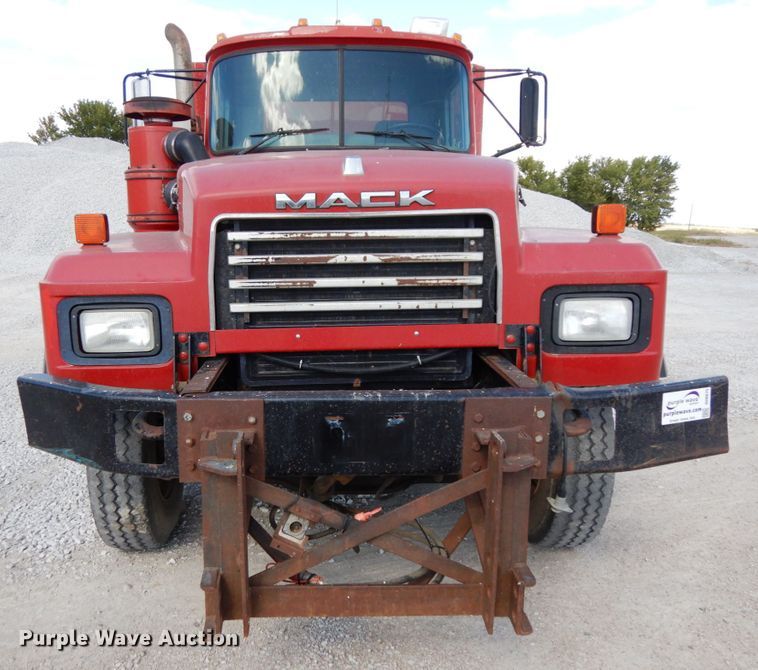 image for item DH6675 2000 Mack RD688S  dump truck