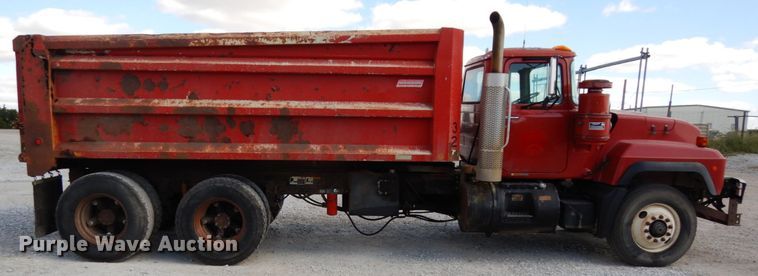 image for item DH6675 2000 Mack RD688S  dump truck