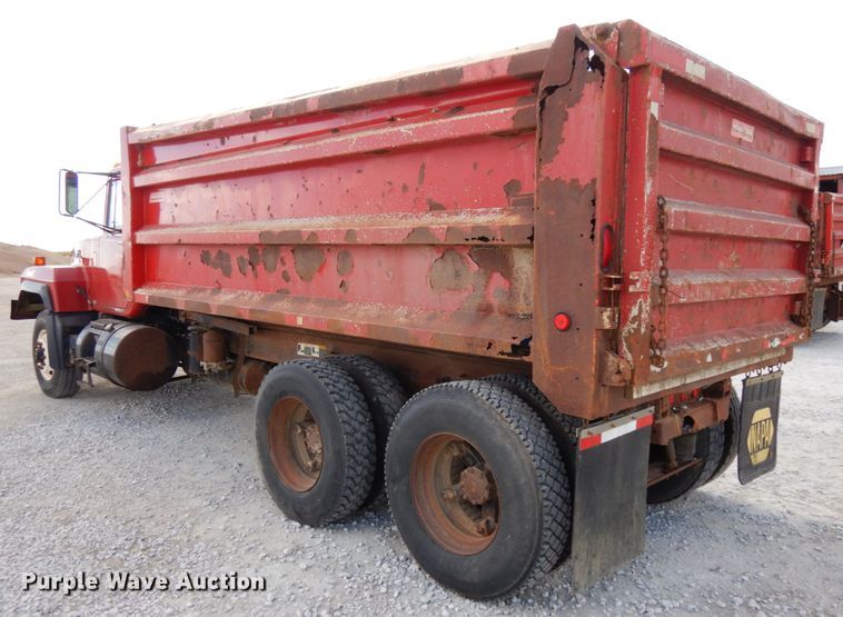 image for item DH6675 2000 Mack RD688S  dump truck
