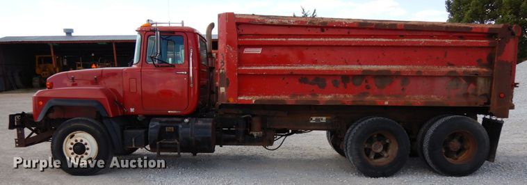 image for item DH6675 2000 Mack RD688S  dump truck