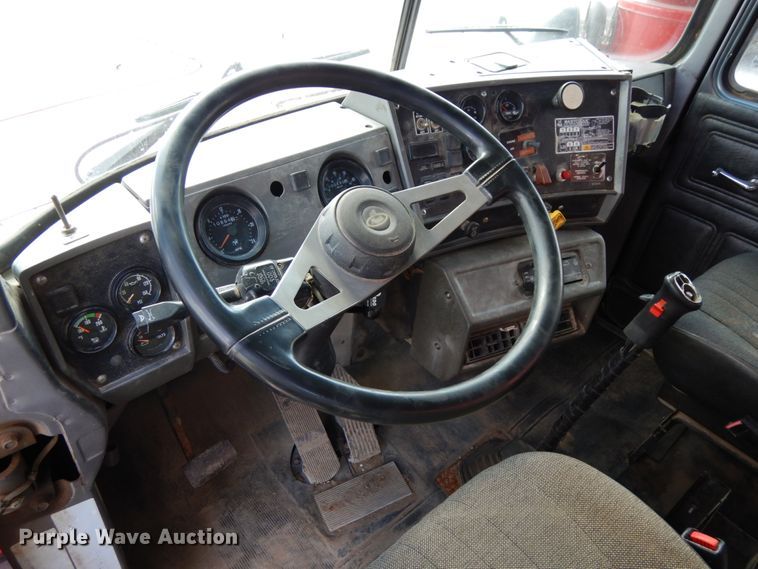 image for item DH6675 2000 Mack RD688S  dump truck