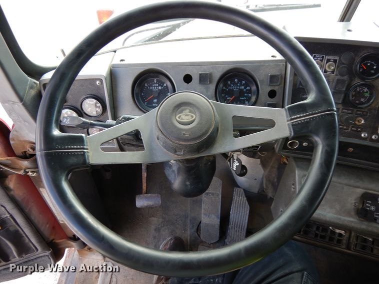 image for item DH6675 2000 Mack RD688S  dump truck