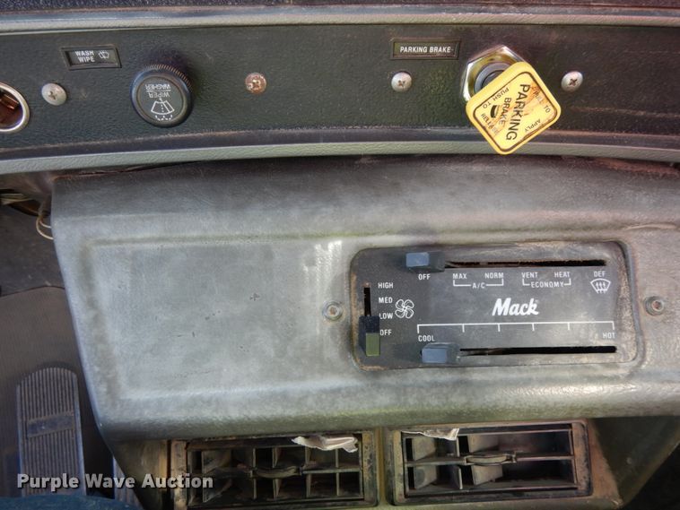 image for item DH6675 2000 Mack RD688S  dump truck